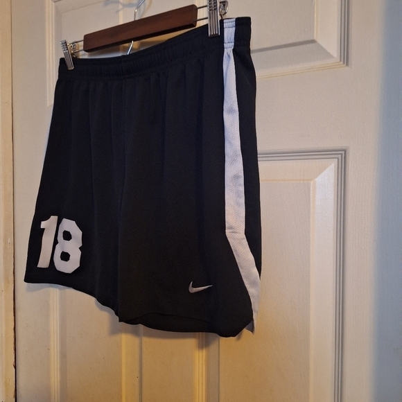 Nike Men's shorts large - Picture 2 of 4